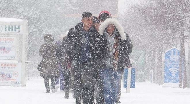 Erzurum da 1091 köy yolu kardan kapandı