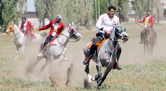 Erzurum da cirit sporcuları yeniden sahalara döndü