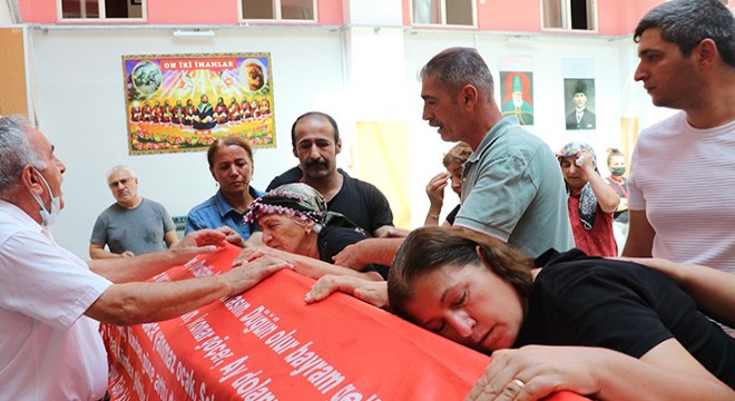 Eşi tarafından öldürülen Rojda, Antalya da toprağa verildi
