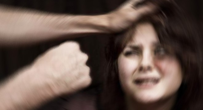 Eşini dövdüğü iddia edilen koca: Dövmedim, üzerine düştüm