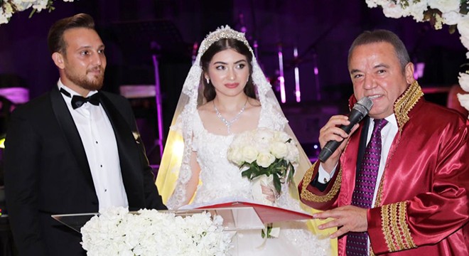 Eski başkanın oğlu evlendi