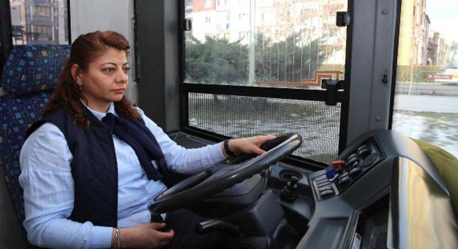 Eskişehir’de belediye otobüslerinde de kadın sürücüler göreve başladı