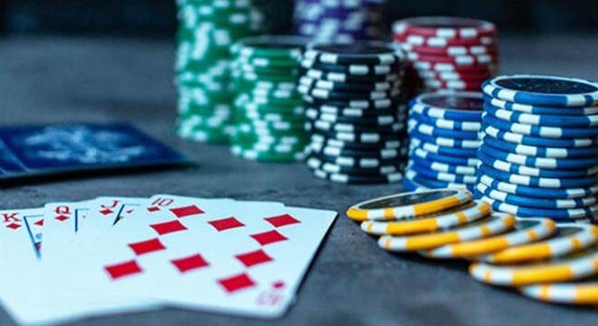 Evde kumar oynayan 9 kişiye para cezası