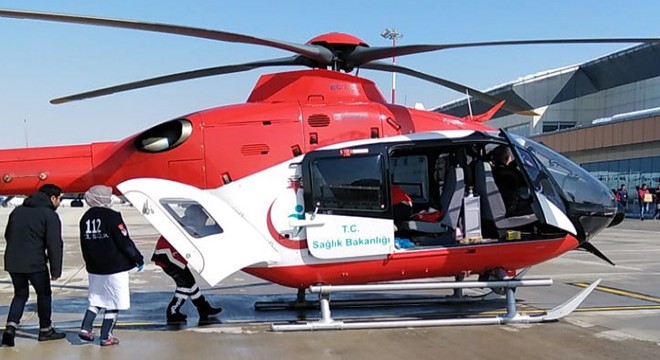 Felç geçiren hasta, ambulans helikopterle hastaneye kaldırıldı