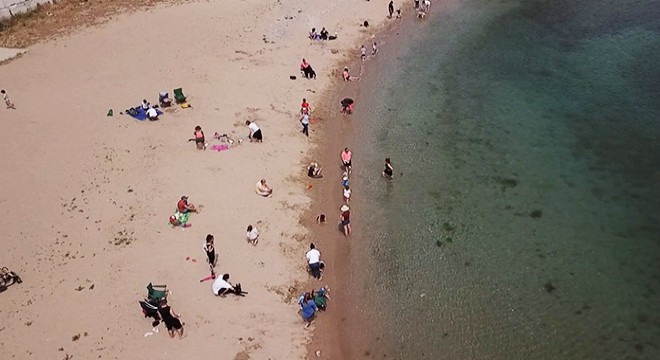 Fenerbahçe Sahili nde denize girenler havadan fotoğraflandı