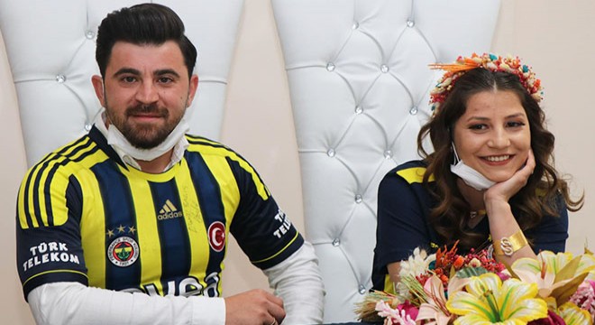 Fenerbahçe formasıyla nikah masasına oturdular