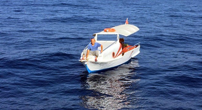 Fethiye açıklarında sürüklenen teknedeki 2 kişi kurtarıldı