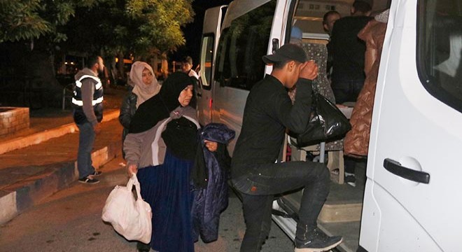 Foça da 42 göçmen yakalandı