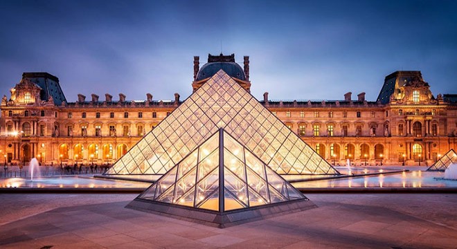 Louvre Müzesi 3 ay sonra kapılarını ziyaretçilere açtı