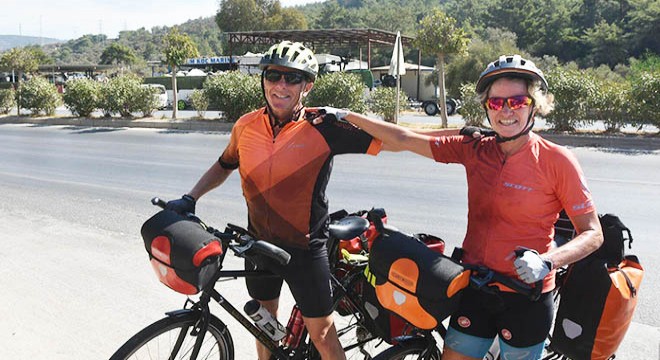 Fransa dan yola çıkan bisikletli çift, Bodrum’a ulaştı
