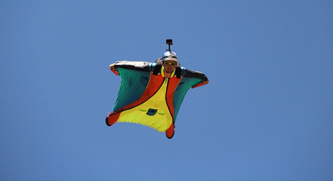 Fransız sporcu, 600 metreden yarasa kanat atlayışı yaptı