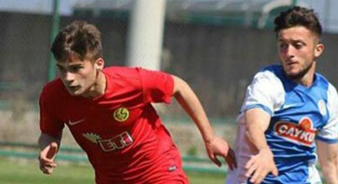 Futbolcu Kaan Öztürk, kazada yaşamını yitirdi