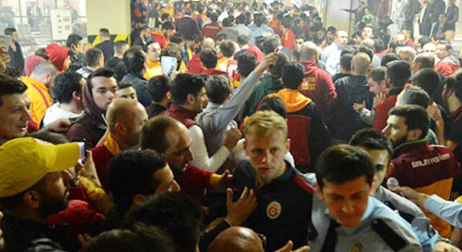Galatasaray a İstanbul da coşkulu karşılama