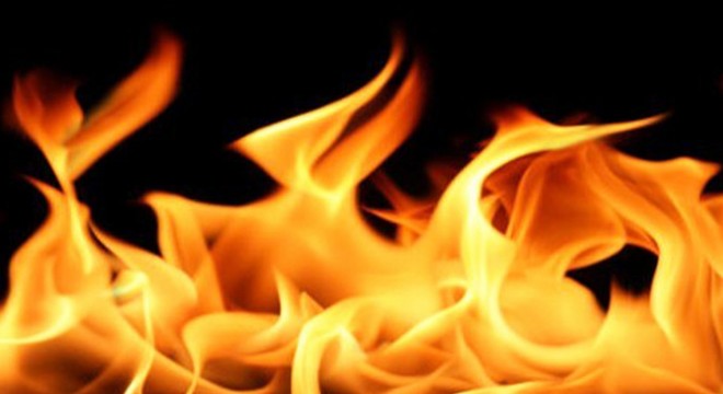 Gece kulübünde yangın: 2 kişi dumandan etkilendi