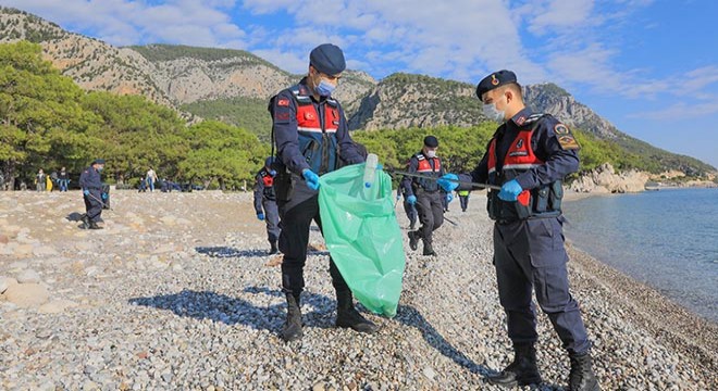 Girişin yasak olduğu mesire alanından 240 torba çöp çıktı