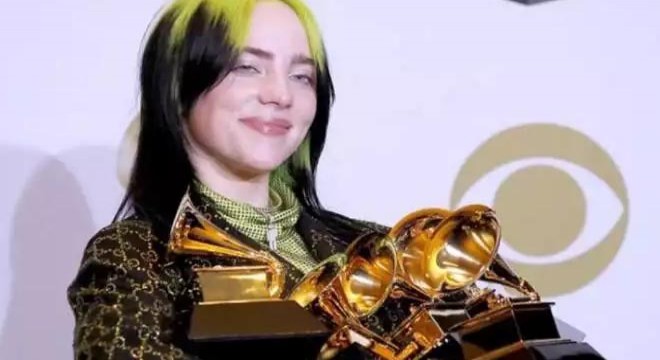 Grammy ödüllü sanatçıdan  sosyal medya  kararı