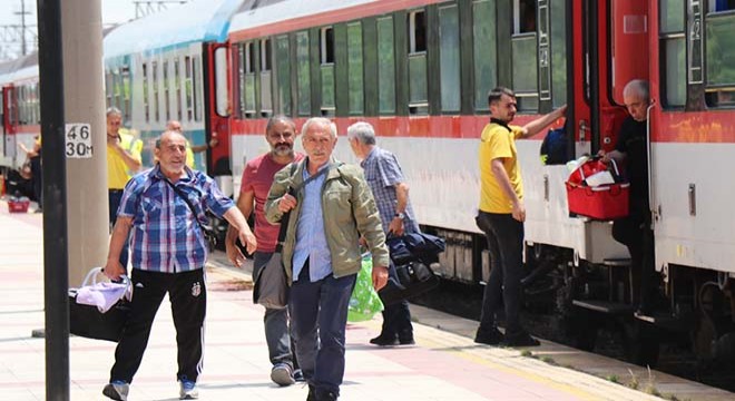 Gurbetçiler, tatil için trenle ana vatana geliyor