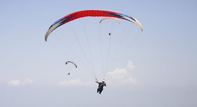 Gürle Dağı nda yamaç paraşütü heyecanı