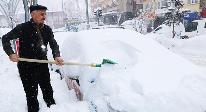 Hakkari de kar nedeniyle 141 köy ve mezra yolu kapandı