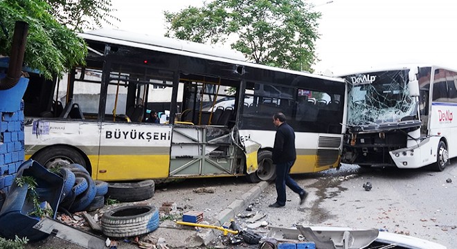 Halk otobüsü iş yerine girdi: 2 yaralı