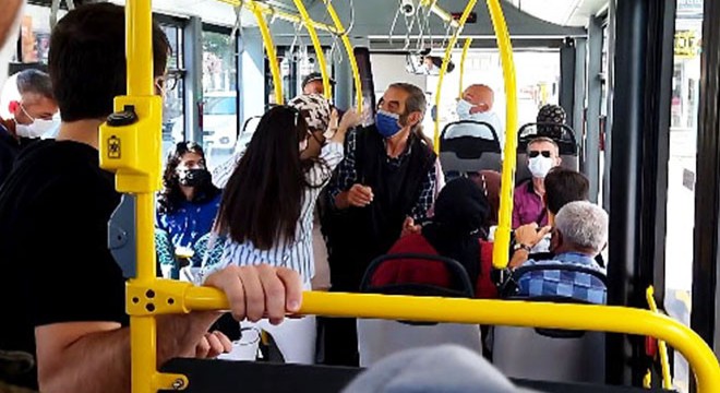 Halk otobüsünde  maske  kavgası