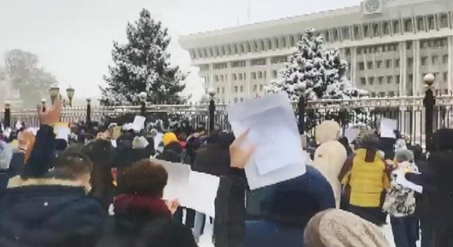 Halk, yolsuzluk karşıtı protesto düzenledi