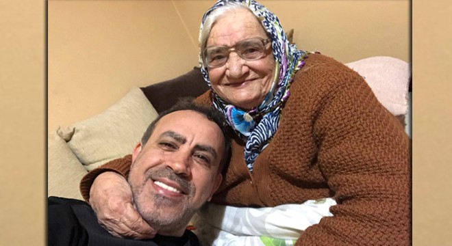 Haluk Levent, annesini son yolculuğuna uğurladı