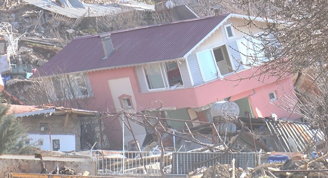 Harmanlı da depremle gelen hasar
