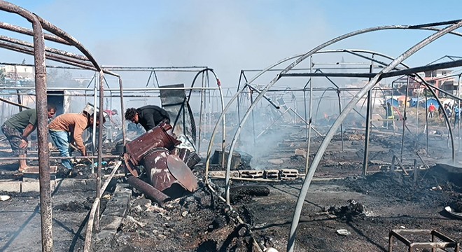 Hatay da çadırkentte yangın; 50 çadır yandı