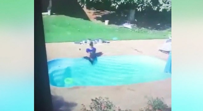 Havuza düşen çocuğu, arkadaşı böyle kurtardı