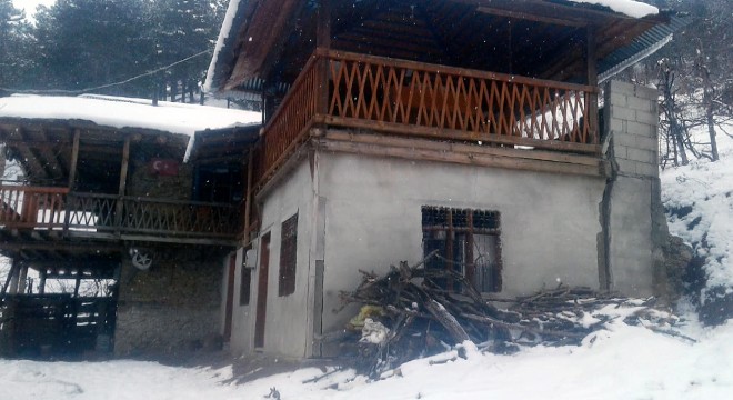 Heyelan nedeniyle zarar gören ev boşaltıldı