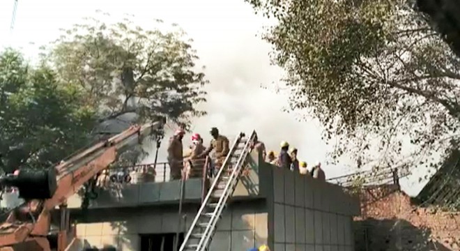 Hindistan’da fabrikada yangın: 3 yaralı