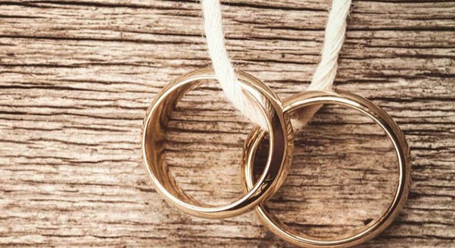 Hindistan da iş adamı 271 çifti tek törende evlendirdi