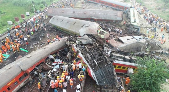 Hindistan da tren faciası: 288 ölü