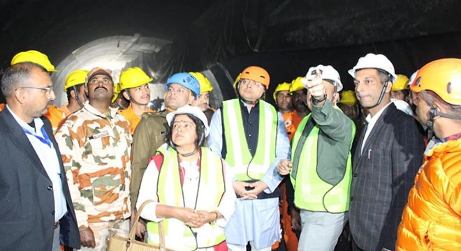Hindistan’da tünel kazasını araştırmak için komite kuruldu