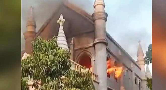 Hindistan yüksek mahkemesi binasında yangın