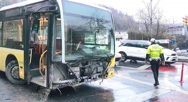İETT otobüsü bariyerlere çarptı: 3 yaralı