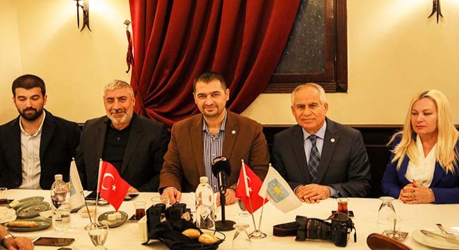 İYİ Parti Antalya dan istifalara yönelik  operasyon  açıklaması