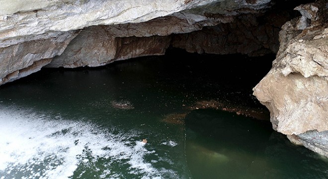 İçi suyla dolu gizemli mağara keşfedilmeyi bekliyor