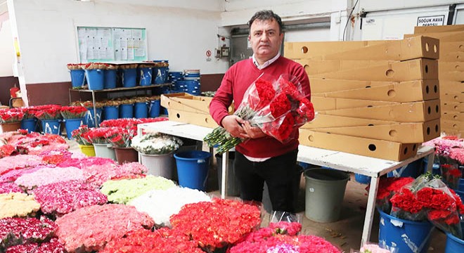 İhraç çiçekler Bulgaristan sınırında en az 40 saat bekliyor