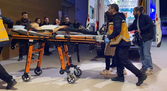 İki genç kız bıçaklı kavgada birbirlerini yaraladı