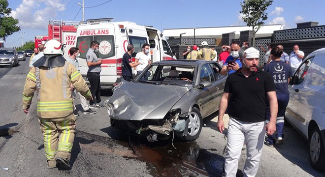 İki otomobil çarpıştı can pazarı yaşandı: 3 yaralı