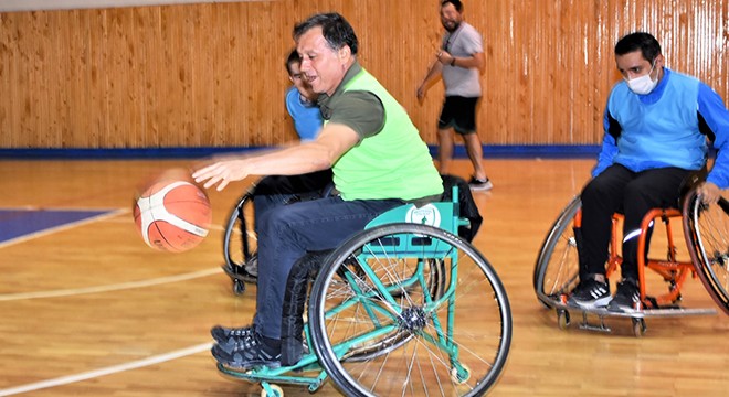 İl Müdürü Gevrek, tekerlekli sandalye ile maç yaptı