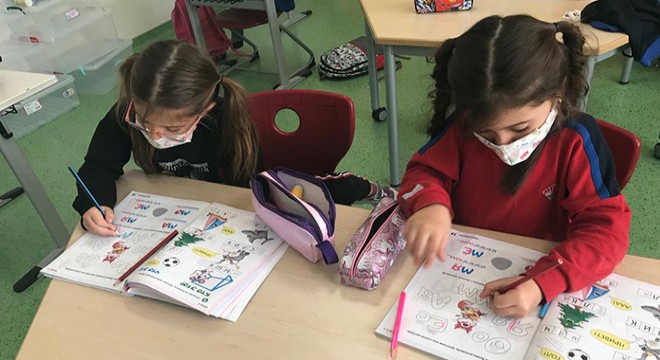 İlkokul öğrencilerine Rusça kitap