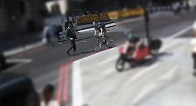 İngiliz polisi, bir yayaya ‘kafa atan’ bisikletliyi arıyor