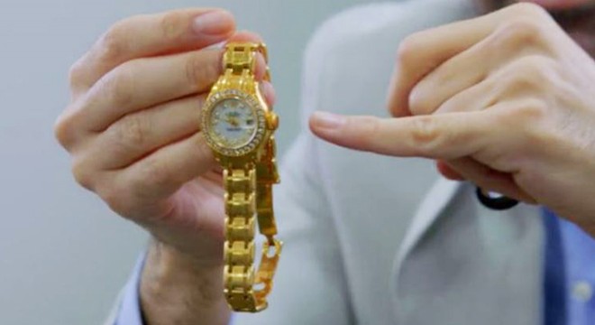 İngiltere’de kadının aldığı imitasyon saat  altın  çıktı