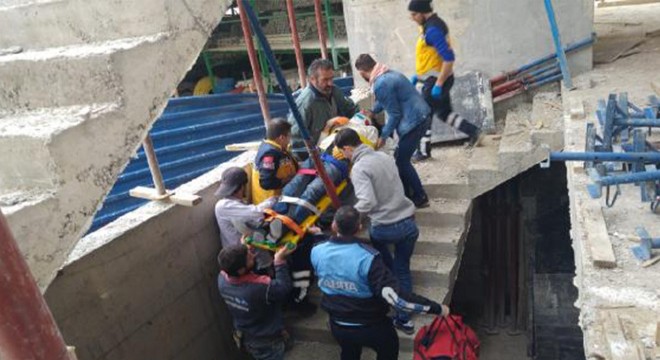İnşaat işçisi 2 nci kattan düşerek yaralandı
