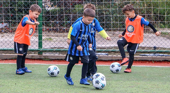 Inter Academy ile çocuklar hem futbol, hem İngilizce öğreniyor