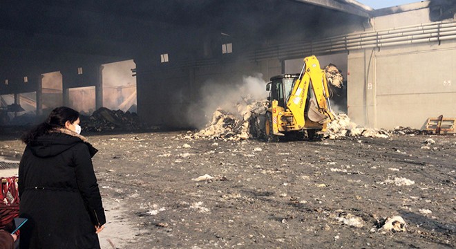 İplik fabrikasındaki yangın 11 saatte söndürüldü