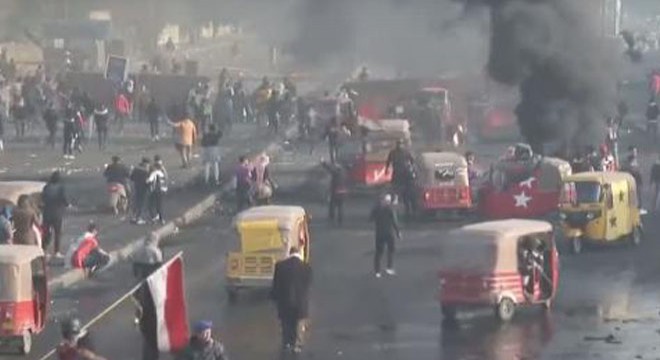 Irak ta sokaklar karıştı, hükümet resmi tatil ilan etti